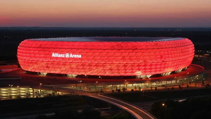 Allianz竞技场在晚上